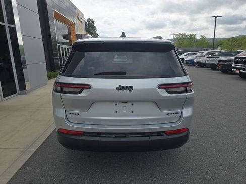Certified 2025 Jeep Grand Cherokee L Limited w/ Black Appearance Package image 5