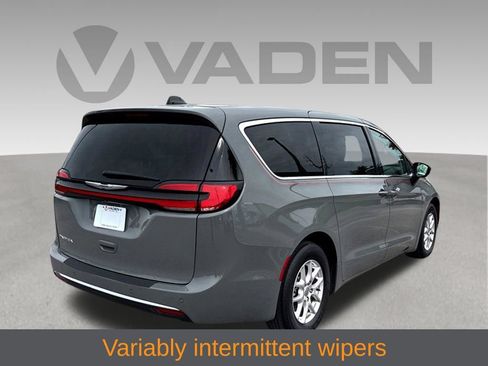 Used 2023 Chrysler Pacifica Touring-L FWD image 24