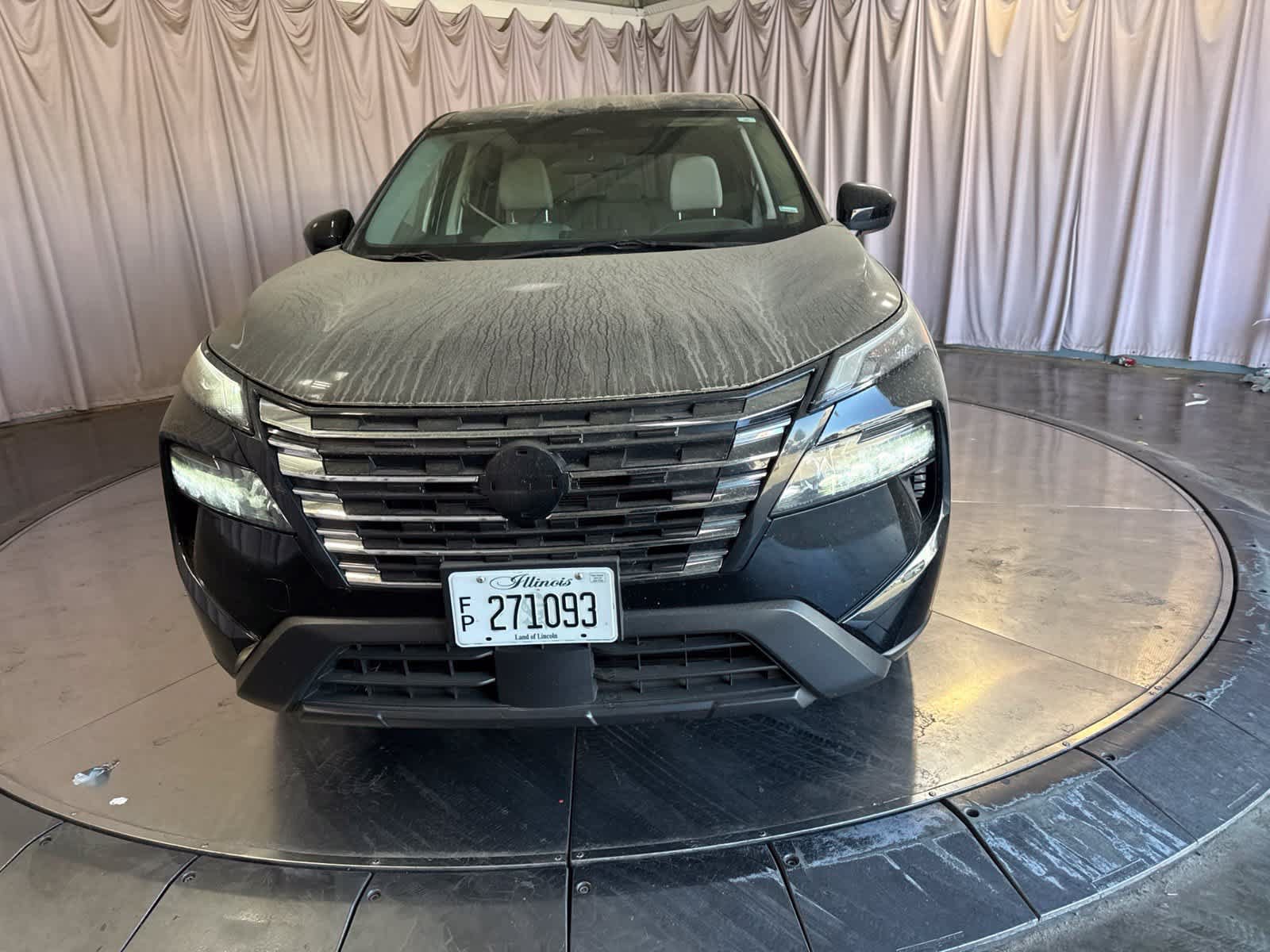 Used 2025 Nissan Rogue SV AWD/4WD image 2