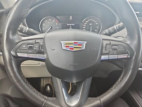 Used 2021 Cadillac XT4 Luxury image 9