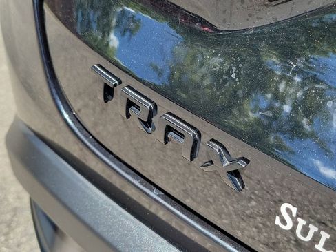 Used 2024 Chevrolet Trax RS w/ Sunroof Package FWD image 7