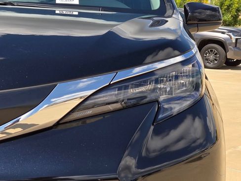 Used 2026 Toyota Sienna XLE FWD image 31
