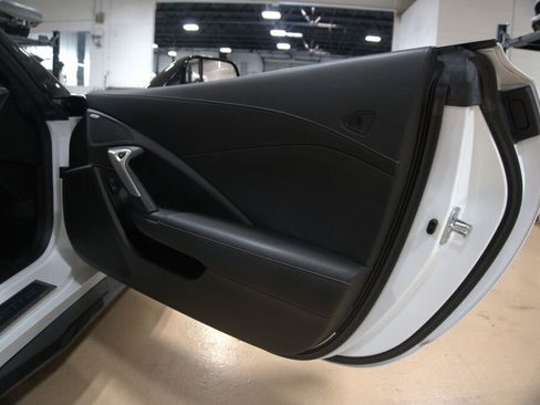 Used 2015 Chevrolet Corvette Z06 w/ 3LZ Preferred Equipment Group image 40