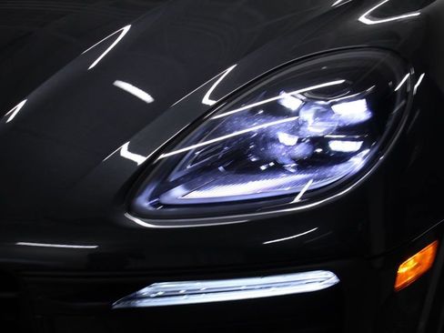 New 2026 Porsche Macan image 9