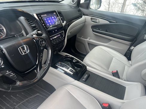 Used 2017 Honda Pilot Touring image 11