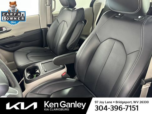 Used 2023 Chrysler Pacifica Touring-L AWD/4WD image 22