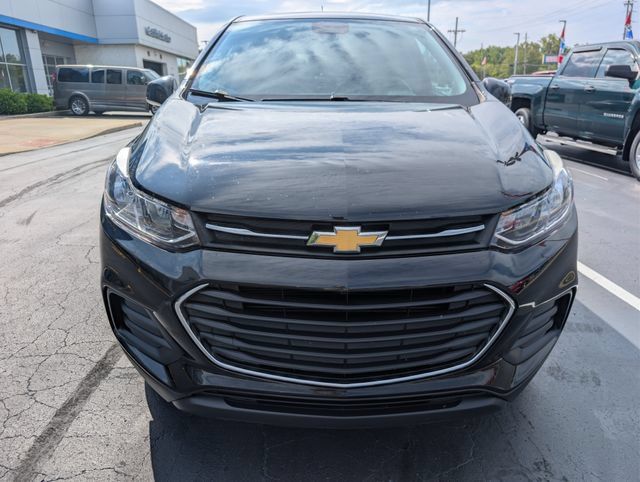 Used 2021 Chevrolet Trax LS w/ Tint and Cruise Package AWD/4WD image 8