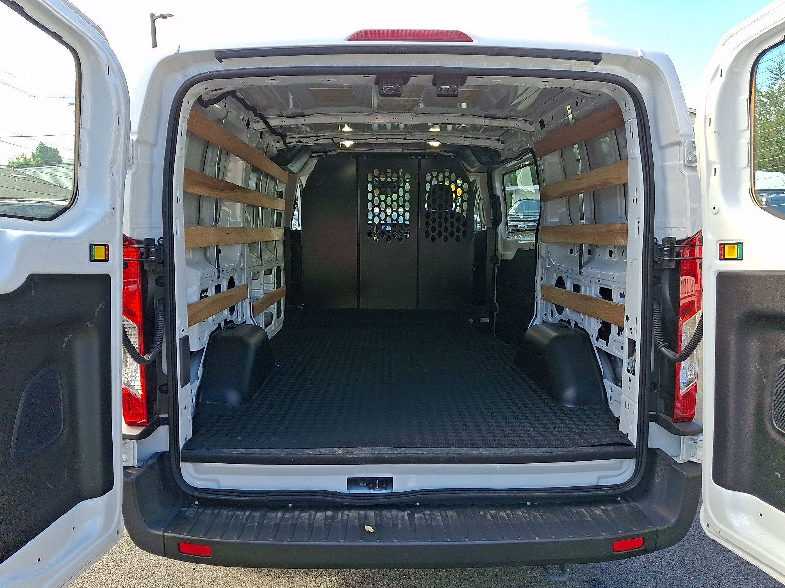 Used 2025 Ford Transit 250 Low Roof w/ Exterior Upgrade Package RWD image 27