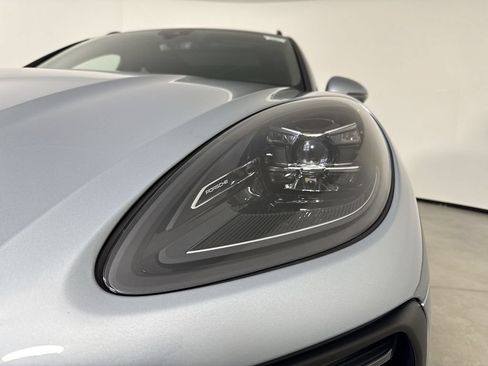 Certified 2024 Porsche Macan AWD/4WD image 11