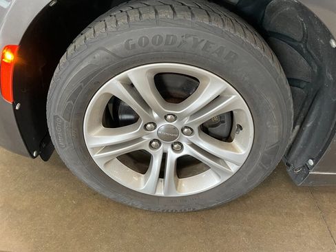 Used 2019 Dodge Charger SXT RWD image 22