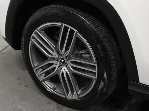 Used 2024 Mercedes-Benz GLS 450 4MATIC image 10