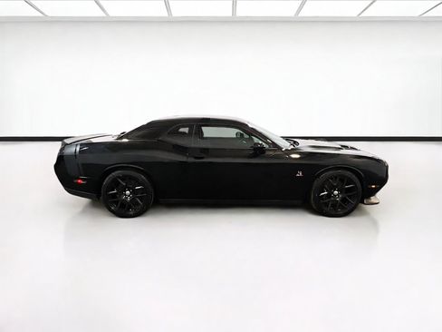 Used 2015 Dodge Challenger R/T Scat Pack w/ Scat Pack Appearance Package RWD image 23