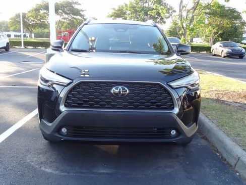 Certified 2025 Toyota Corolla Cross XLE FWD image 3
