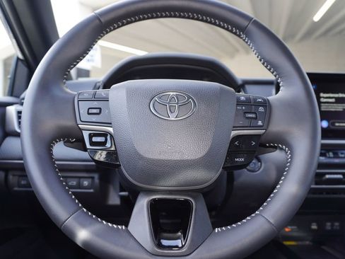 Certified 2025 Toyota Camry SE image 19