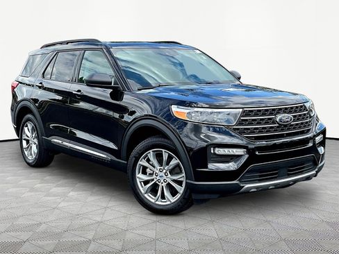Used 2023 Ford Explorer XLT w/ Equipment Group 202A AWD/4WD image 3