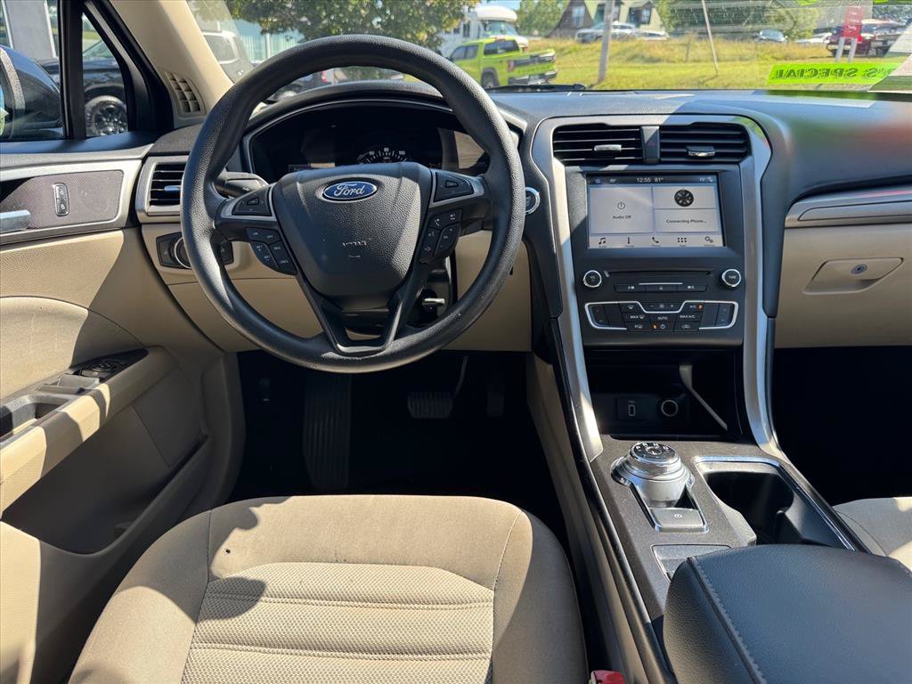 Used 2018 Ford Fusion SE w/ Fusion SE Technology Package FWD image 12