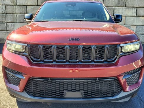 Used 2023 Jeep Grand Cherokee Altitude AWD/4WD image 9
