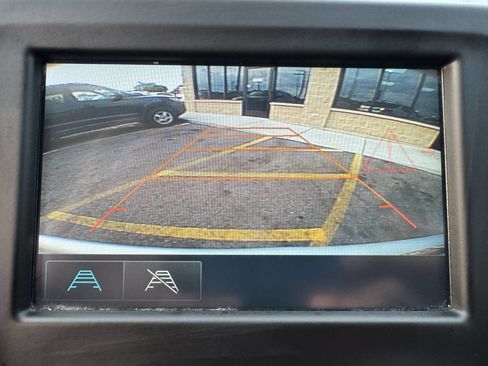 Used 2018 Chevrolet Equinox LT FWD image 21