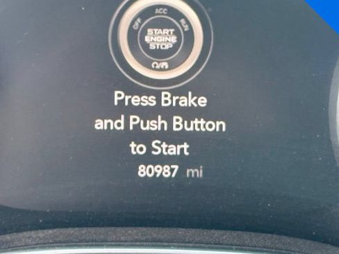 Used 2018 Chrysler Pacifica Limited w/ Tire & Wheel Group FWD image 7