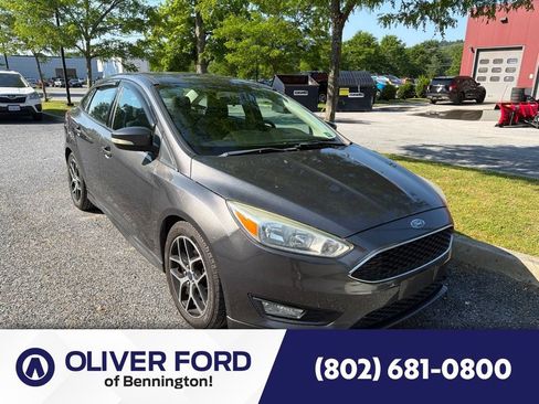 Used 2016 Ford Focus SE w/ SE Sport Package FWD image 1