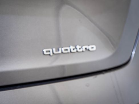 Used 2022 Audi e-tron Premium w/ Convenience Plus Package image 16