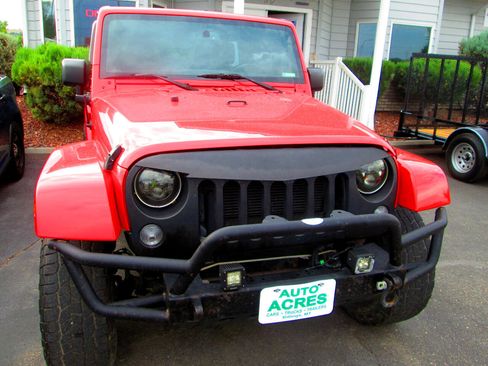 Used 2015 Jeep Wrangler Unlimited Sahara image 2