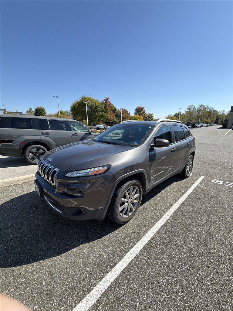 Used 2018 Jeep Cherokee Limited AWD/4WD image 1