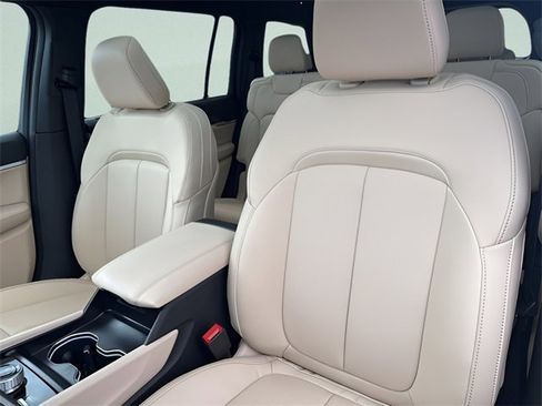 New 2025 Jeep Grand Cherokee L Limited w/ Luxury Tech Group II image 23