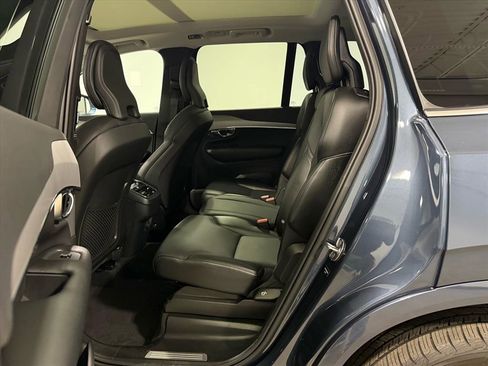 Used 2022 Volvo XC90 T5 Momentum image 14