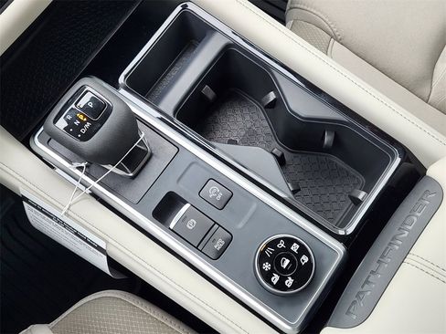 New 2025 Nissan Pathfinder SV image 15