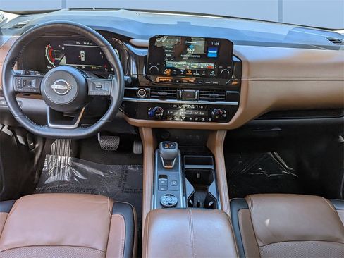 Used 2023 Nissan Pathfinder Platinum image 14