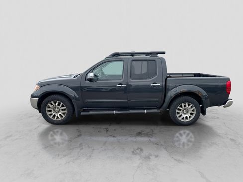 Used 2011 Nissan Frontier SL w/ Moonroof Pkg AWD/4WD image 3