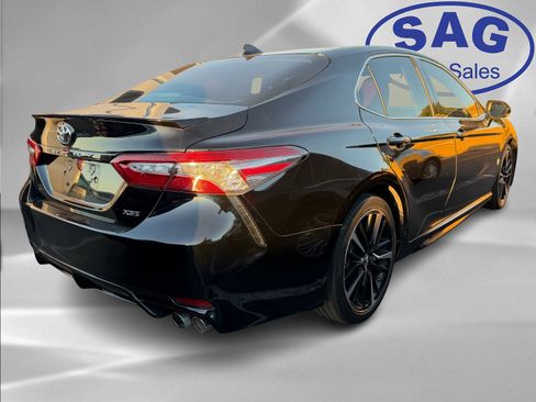 Used 2019 Toyota Camry XSE image 3