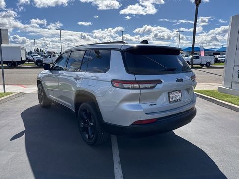 Used 2023 Jeep Grand Cherokee L Laredo image 7