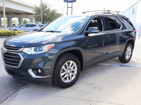 Used 2020 Chevrolet Traverse LT image 3