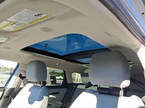 Used 2025 Land Rover Range Rover Evoque S image 14