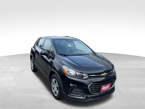 Used 2017 Chevrolet Trax LS FWD image 3