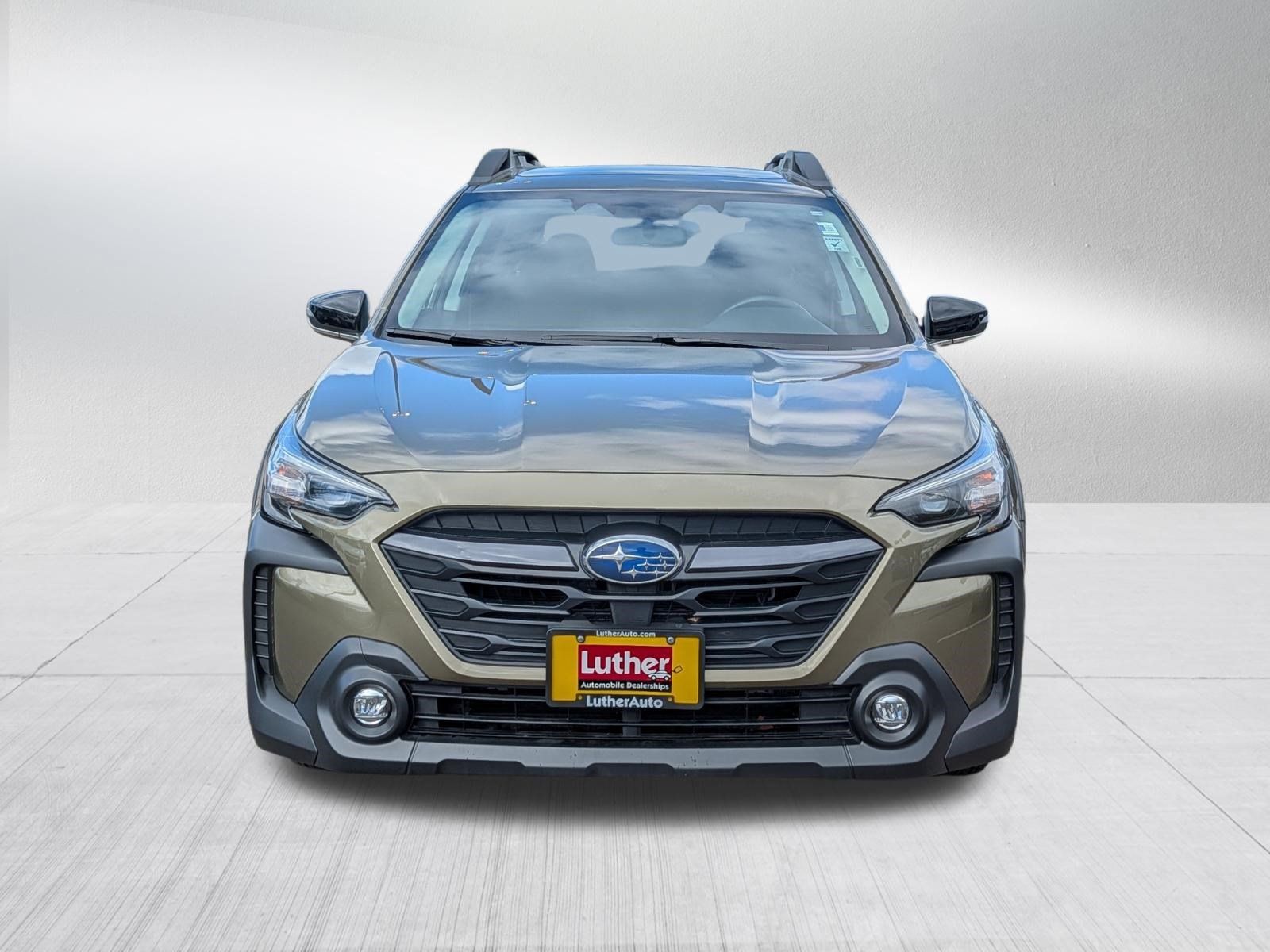 Used 2025 Subaru Outback Premium AWD/4WD image 2
