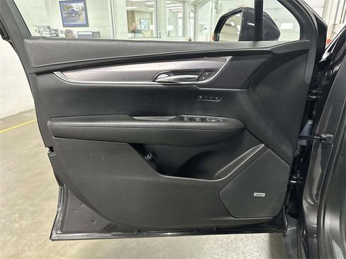 Used 2018 Cadillac XT5 Luxury w/ Driver Awareness Package image 16