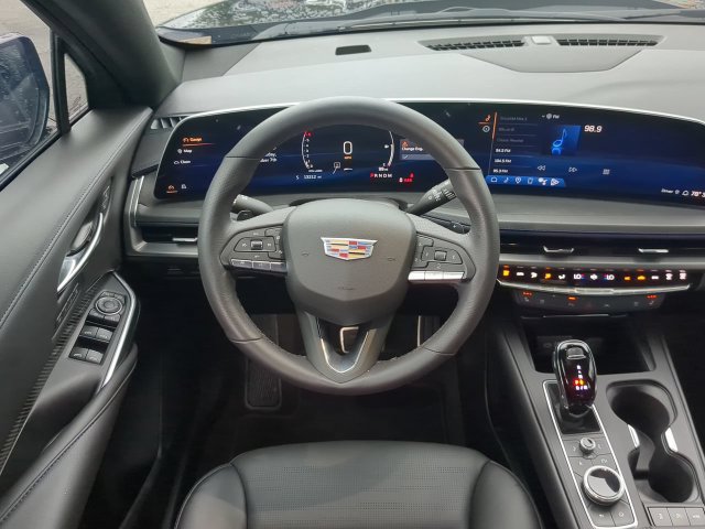 Used 2024 Cadillac XT4 Sport FWD image 18