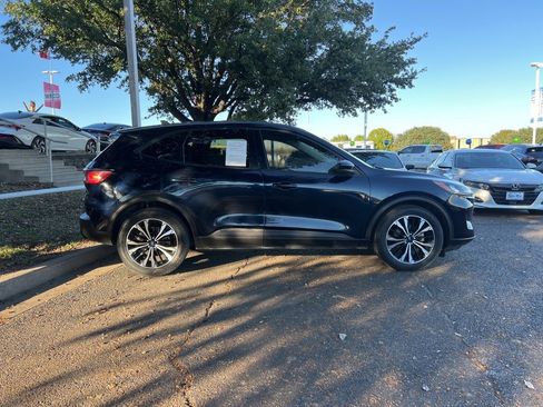 Used 2021 Ford Escape SE w/ SE Sport Appearance Package image 8