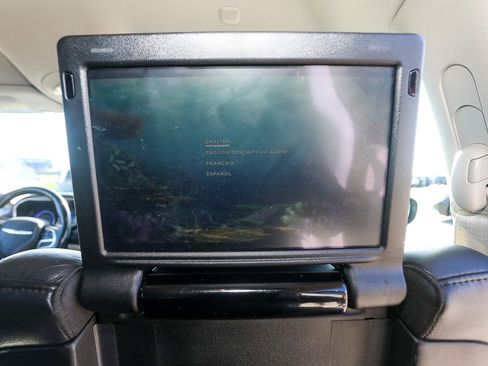 Used 2019 Chrysler Pacifica Touring-L Plus image 25