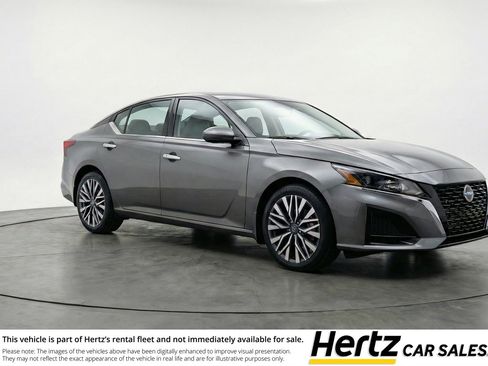 Used 2025 Nissan Altima 2.5 SV image 1