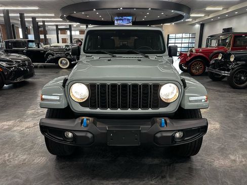 Used 2024 Jeep Wrangler Unlimited w/ Convenience Group image 2