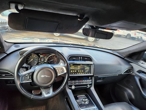 Used 2020 Jaguar F-PACE S image 18