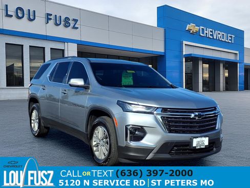 Used 2023 Chevrolet Traverse LT FWD image 1