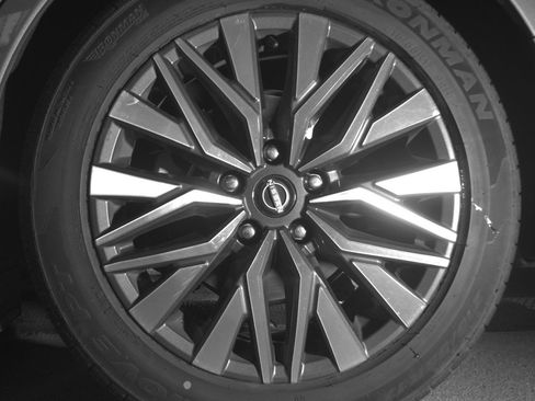 Used 2025 Nissan Altima 2.5 SV FWD image 14