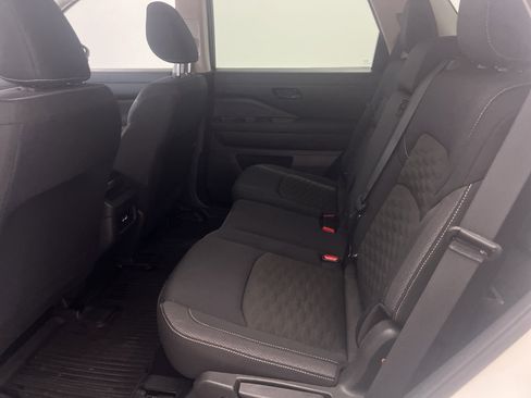 Used 2024 Nissan Pathfinder S image 27