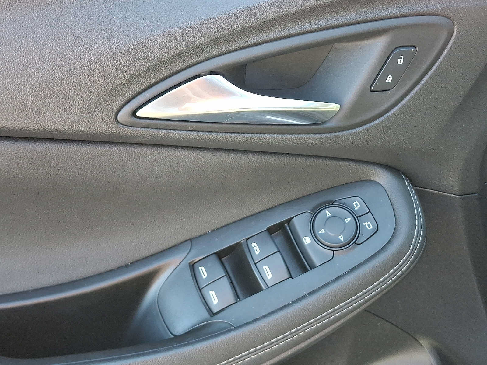 Used 2023 Buick Encore GX Preferred w/ Cold Weather Comfort Package AWD/4WD image 13