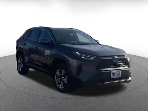 Used 2025 Toyota RAV4 XLE image 4